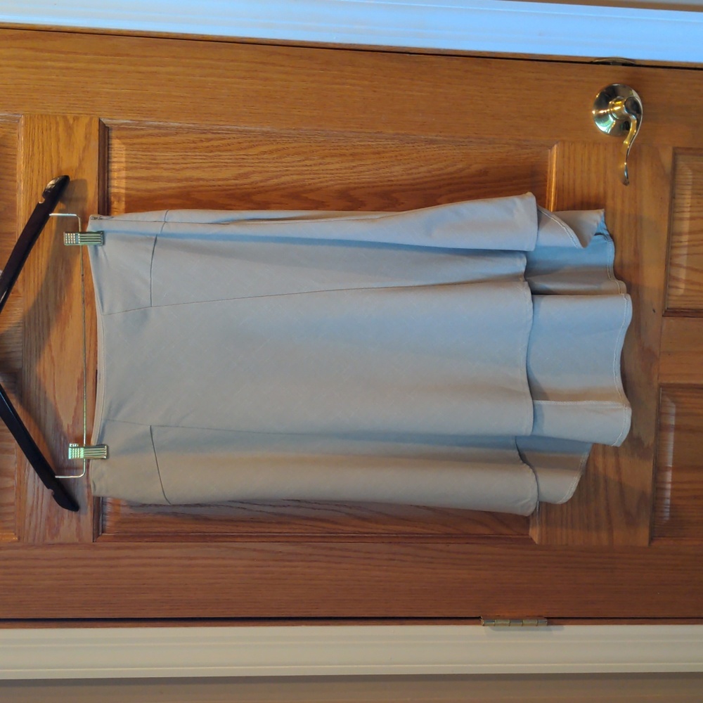 Tailor B. Moss khaki colored skirt women's size 4